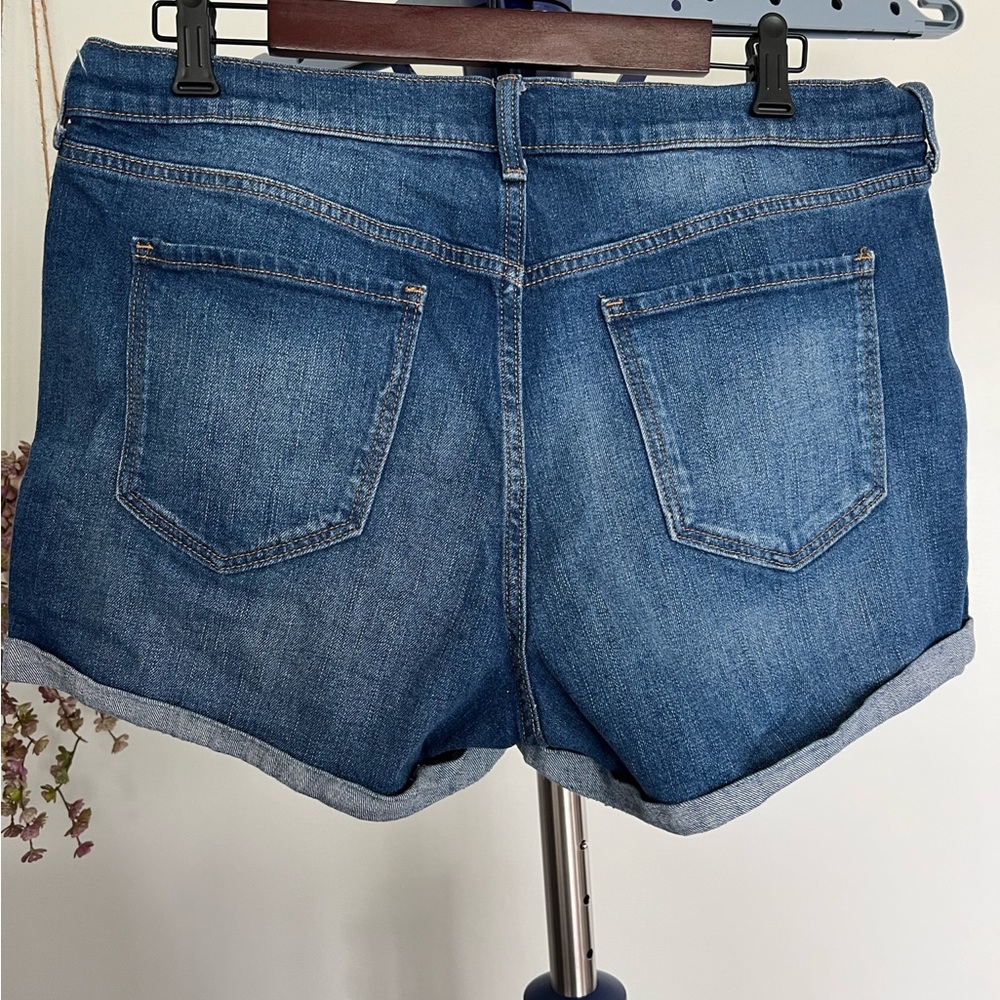 Old Navy Boyfriend style mid rise shorts - Picture 3 of 4
